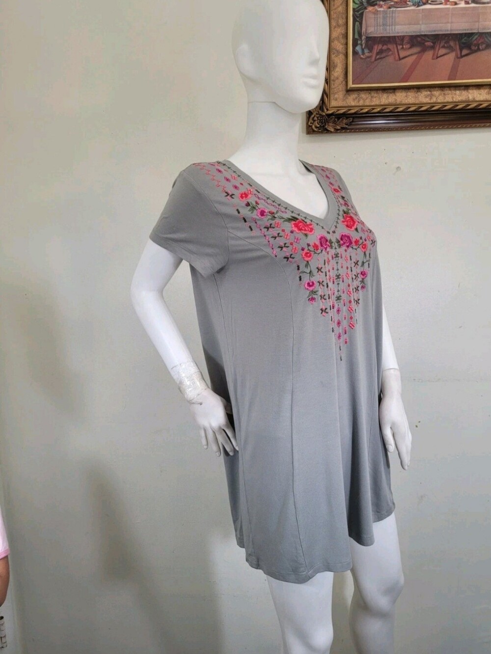 Sahalie Women’s Size L Embroidered Floral V-Neck Tunic Top Short Sleeve Size 48 - Picture 4 of 11